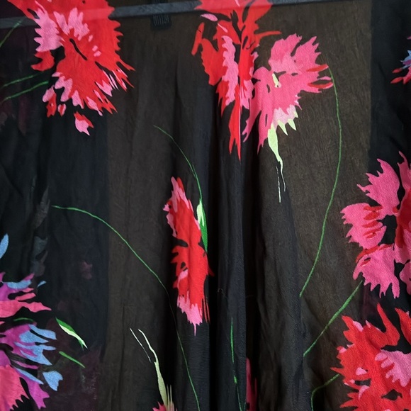 Express Kimono size O/s very bold and lightweight NWT - Picture 3 of 3